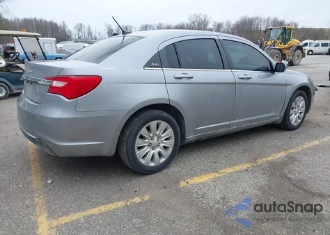 2014 Chrysler 200 Lx z USA, uszkodzony, nr VIN 1C3CCBAB5EN211113